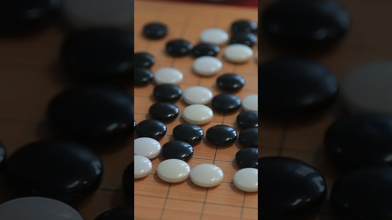 与之形成鲜